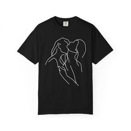 Lesbian Minimal Line art for Women Line Art Kiss shirt Kiss Women T-shirt for women