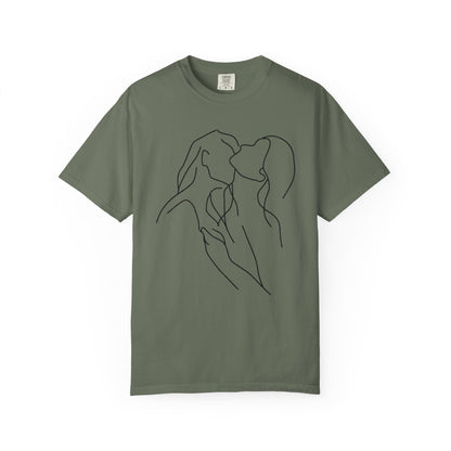 Lesbian Minimal Line art for Women Line Art Kiss shirt Kiss Women T-shirt for women