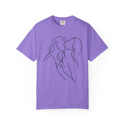 Lesbian Minimal Line art for Women Line Art Kiss shirt Kiss Women T-shirt for women
