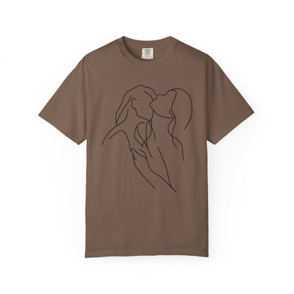 Lesbian Minimal Line art for Women Line Art Kiss shirt Kiss Women T-shirt for women