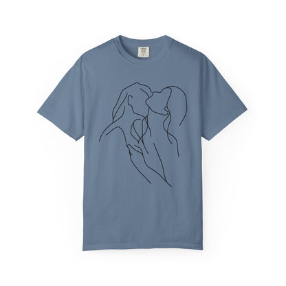 Lesbian Minimal Line art for Women Line Art Kiss shirt Kiss Women T-shirt for women